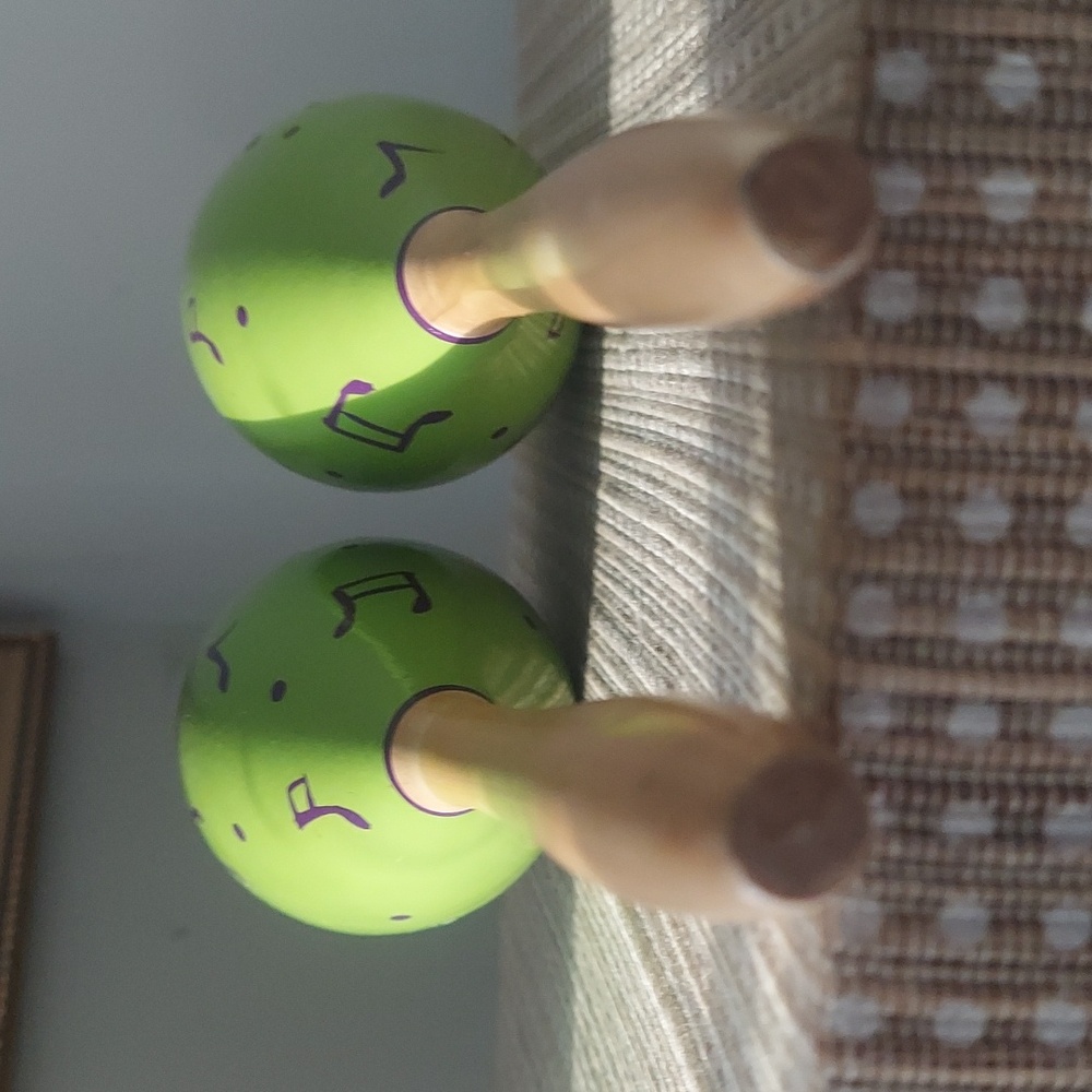 Kawasaki Green Musical Notes Handcrafted Wooden Maracas Instrument - Picture 10 of 11
